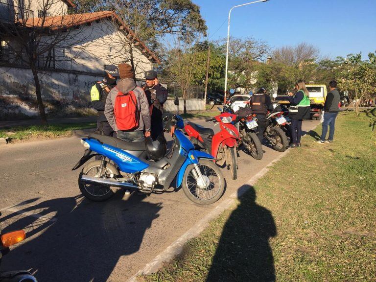 Motoristas de Tránsito y de la Policía Caminera continúan con los dispositivos móviles. (Web).