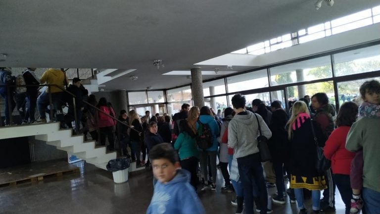 Familias y turistas se reunieron en Observatorios de todo el país. (Foto:ViaPais)