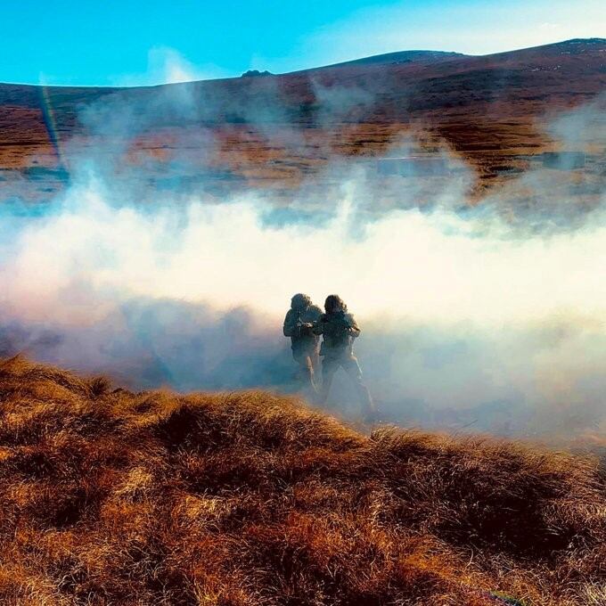 Ejercicios en Malvinas, asalto con granada de humo.