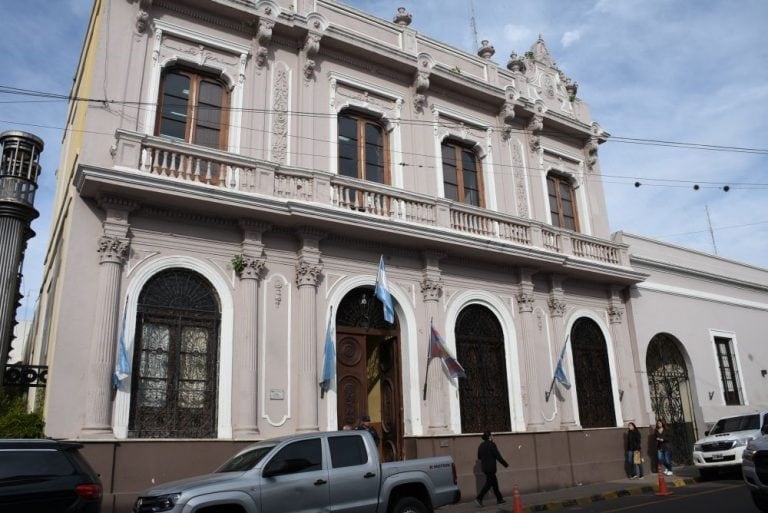 Arrancó el pago de sueldos a municipales.