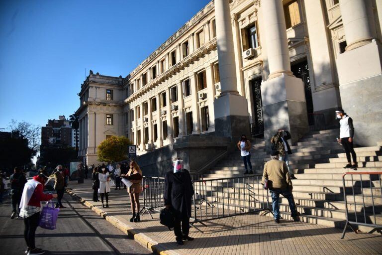 ¿Será así la llamada "nueva normalidad"? Así se ven los Tribunales de Justicia, este lunes en Córdoba.