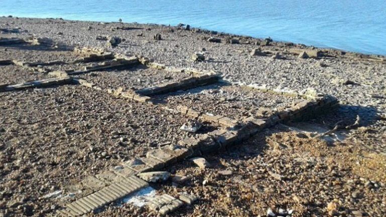 Cimientos de la Vieja Federación que se dejan ver por la bajante del Embalse