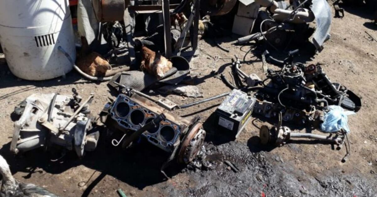 Secuestraron partes de vehículos y motos de un desarmadero en Córdoba