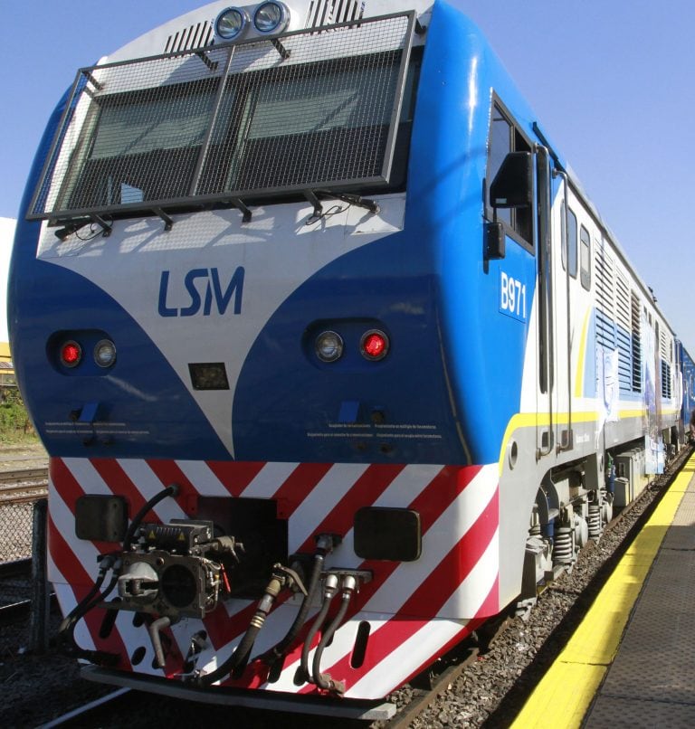 DYN29, BUENOS AIRES, 29/12/2014, EL CONSUMO DE SERVICIOS PUBLICOS CRECIO 3,2 rnPOR CIENTO EN NOVIEMBRE EN FORMA INTERANUALrnFOTO:DYN/LILIANA SERVENTE. buenos aires  ferrocarril linea san martin tren trenes ferrocarriles ferrocarril ferrocarriles tren trenes