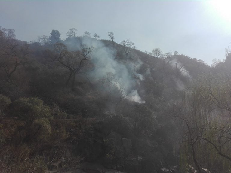 La Calera: el fuego es constante en las sierras.