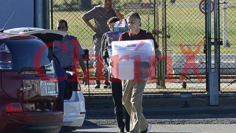 Cristóbal López se retira del penal de Ezeiza. (Foto: Clarín)