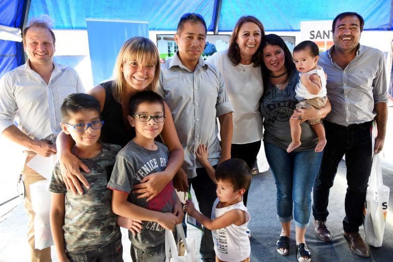 El complejo habitacional Parque Ibarlucea está situado en Cullen y Ugarte y Tres Sargentos.