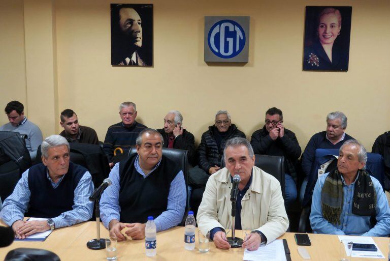 Miembros del triunvirato de la Confederación General de Trabajadores de Argentina, Héctor Daer, Juan Carlos Schmid y Carlos Acuña (EFE)