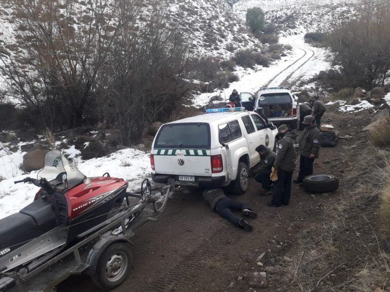 Gendarmería Nacional durante el operativo (Diario Río Negro)