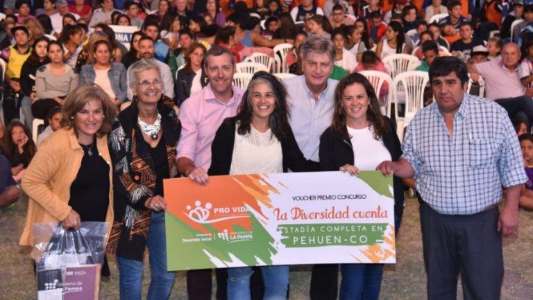 Las autoridades en la entrega de premios (Gobierno de La Pampa)