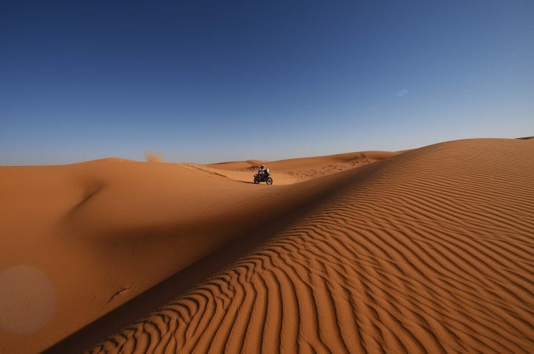 Así fue el paisaje característico de la sexta etapa, disputada entre Hail y Riad.