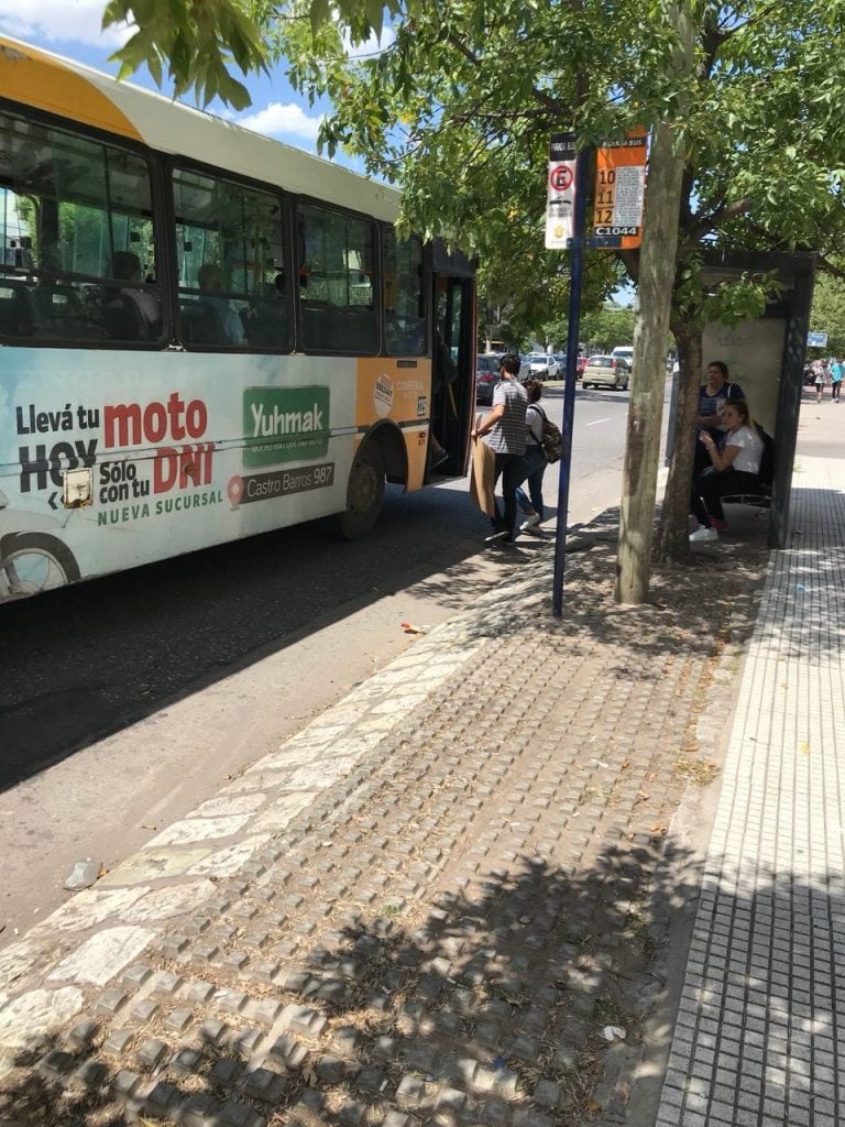 Plataformas de ascenso y descenso del transporte urbano, la propuesta de Juan Negri.