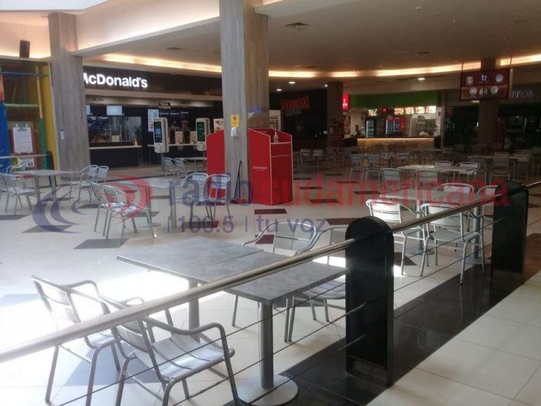 Habilitaron el patio de comidas del shopping.