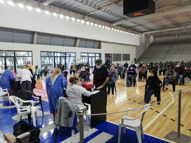 Así se dispone el estadio Arena para la jornada de vacunación. (Foto: prensa municipal).