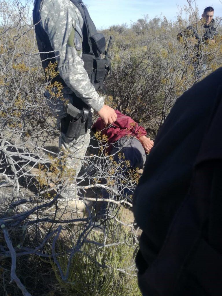 Los delincuentes fueron atrapados en el campo.