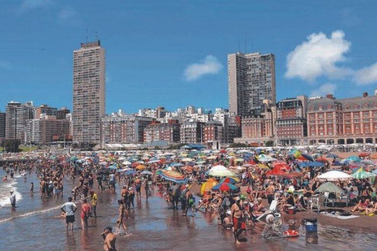 Verano 2021: una temporada de cuatro meses, sin teatros, boliches, cacinos ni campings (web)