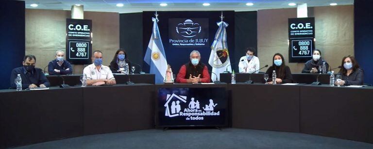 El ministro de Salud Gustavo Bouhid y miembros de su gabinete, en diálogo con la prensa por videoconferencia.