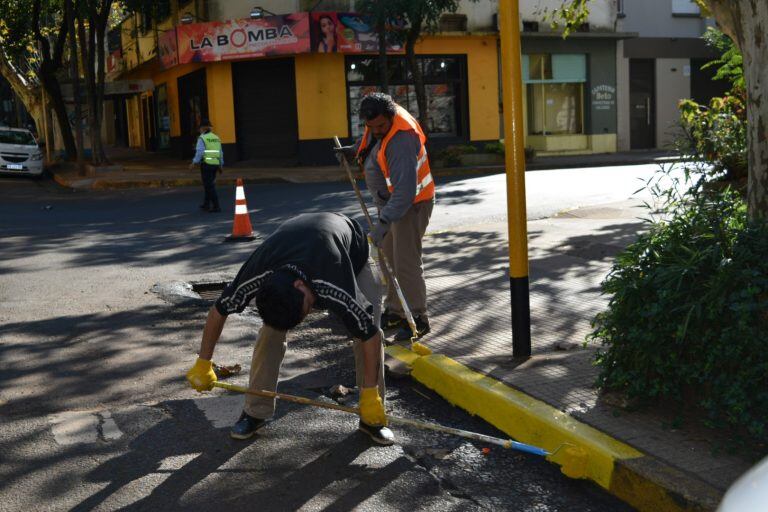 La pintura amarilla representa los sitios donde no se puede estacionar.