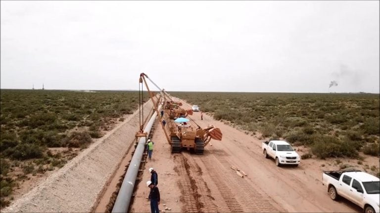 Obra de gasoducto en Vaca Muerta (web).