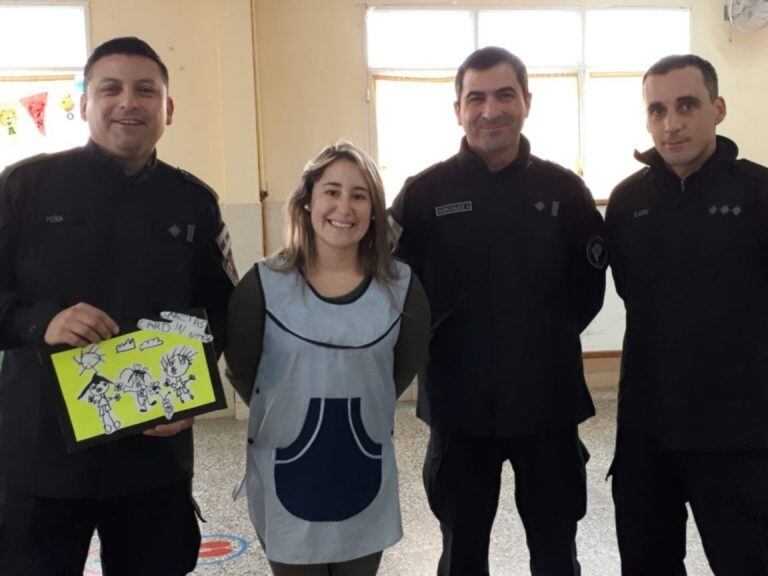 Momento de la entrega de las donaciones