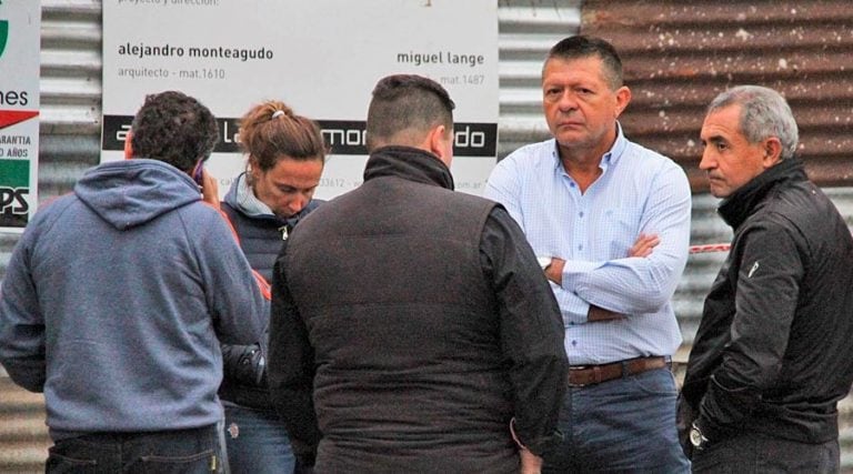 El jefe de Policía junto al subjefe y los fiscales en el lugar del hecho (Infopico)