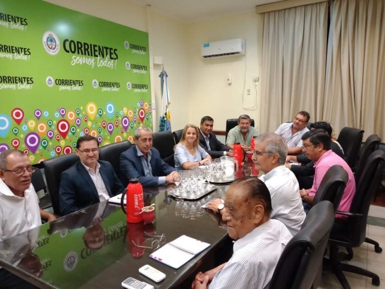 Primer encuentro del año entre docentes y gobierno provincial.