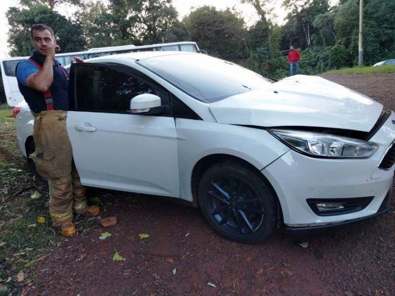 Dos autos chocaron de frente en Iguazú