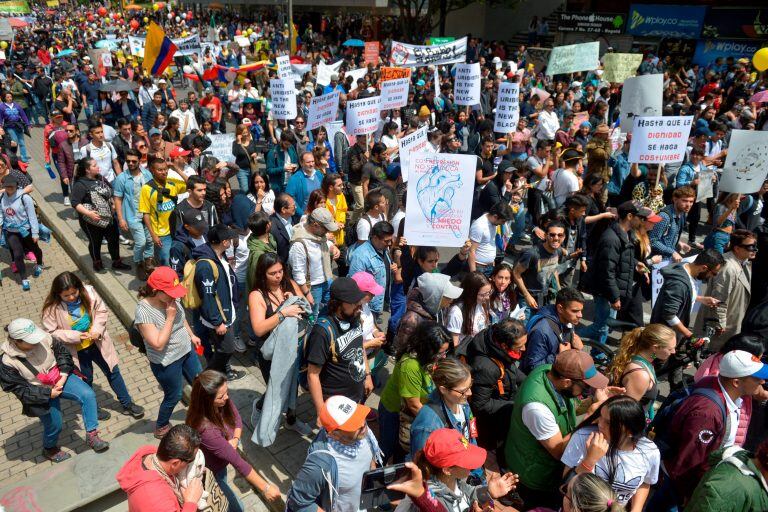 Multitudinarias protestas contra el gobierno de Duque en Colombia.