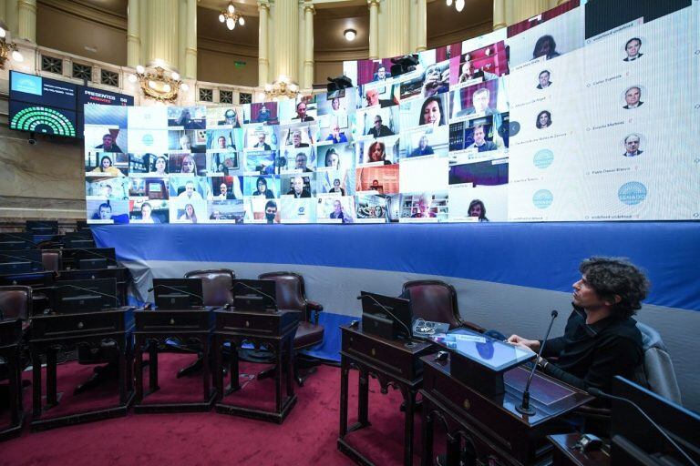 Primer ensayo para la sesión virtual del 13 de mayo. (Prensa Senado)