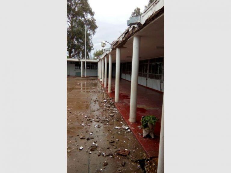 Por un fuerte temporal, se inundó una escuela en San Juan.