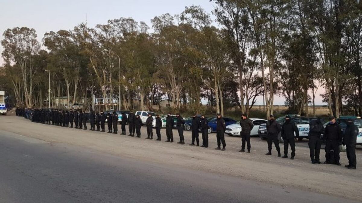 Búsqueda de Facundo Astudillo Castro: los perros marcaron dos patrulleros de la Policía bonaerense