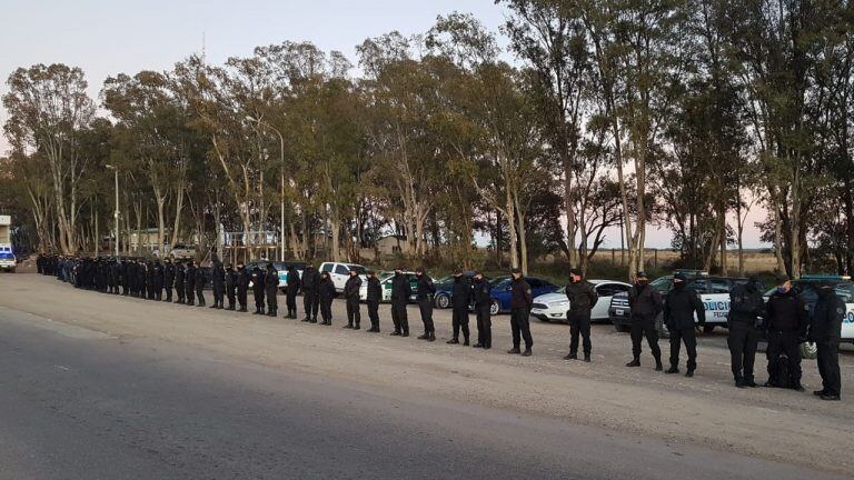 Ratrillaje de la policia bonaerense por la desaparición de Facundo Astudillo Castro.