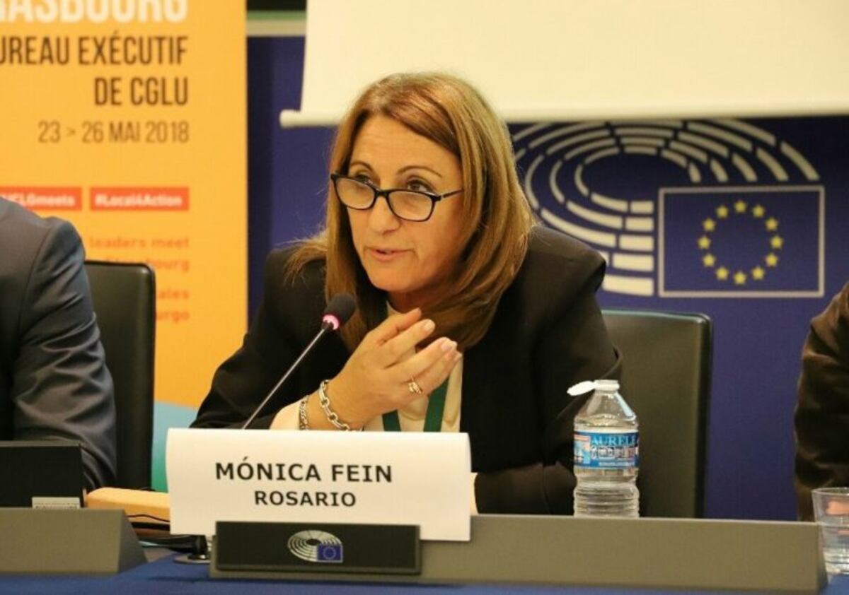 Fein minimizó los abucheos de jóvenes católicos y dijo que Rosario es "abierta y diversa"