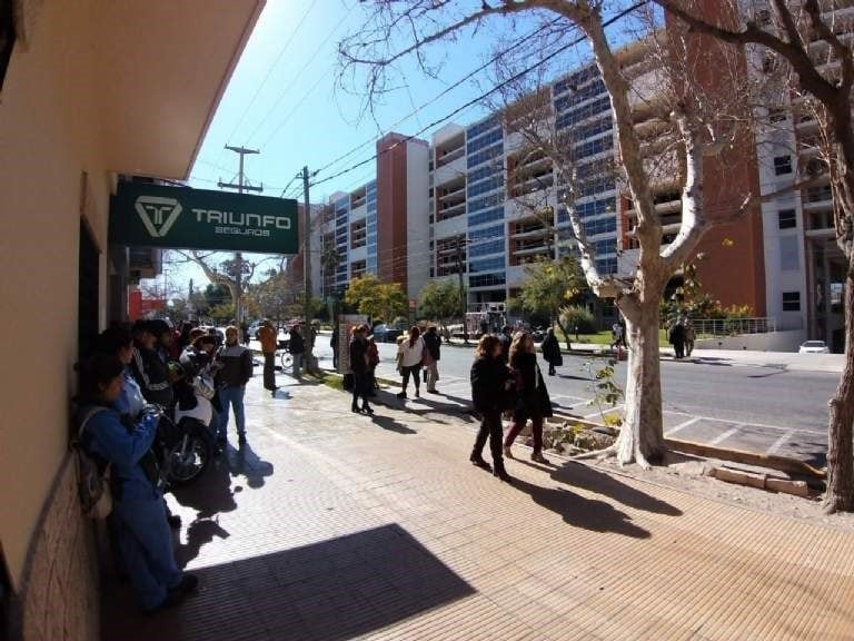 Amenaza de bomba en el Centro Cívico y Legislatura de San Juan.