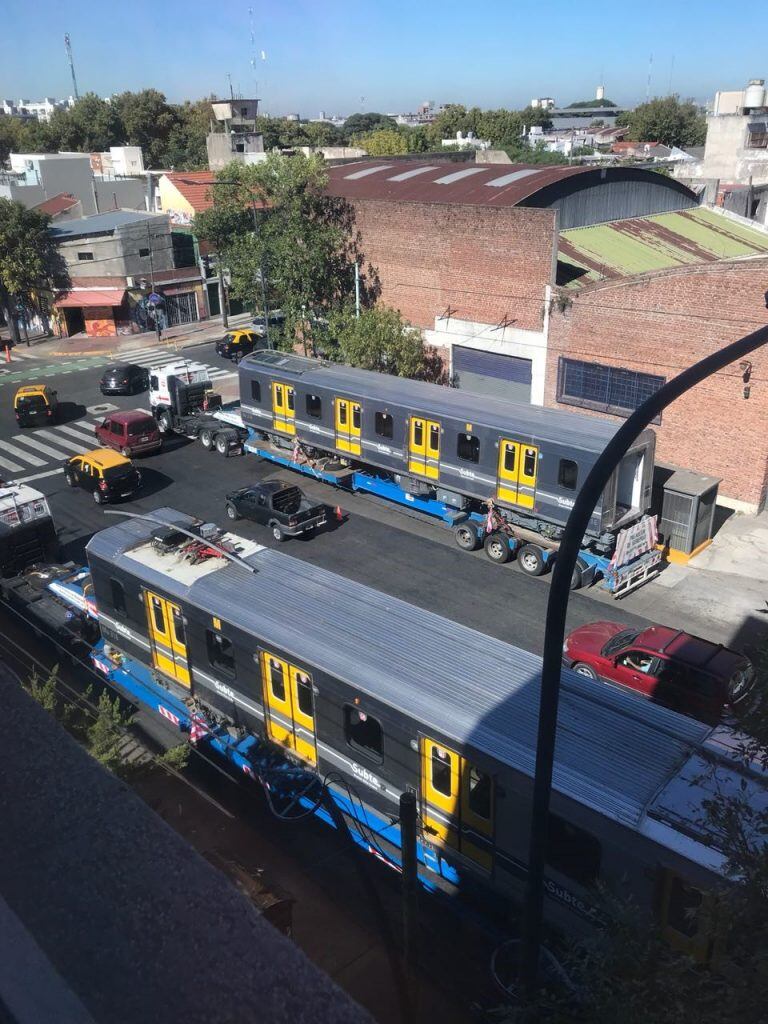 Vagones de la linea H en avenida Colonia