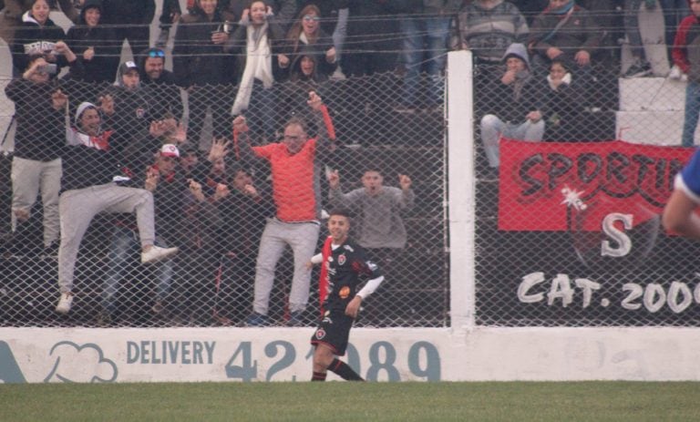 Sabatini celebra en gol