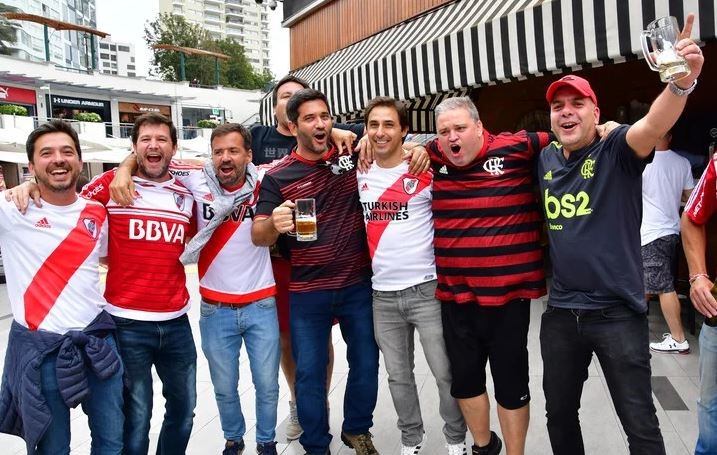 Hinchas de River en Lima (Foto:Clarín/Marcelo Carroll)