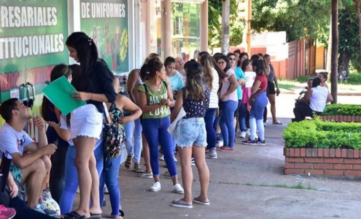 Dos cuadras de cola por una convocatoria laboral en una estación de servicio de Posadas