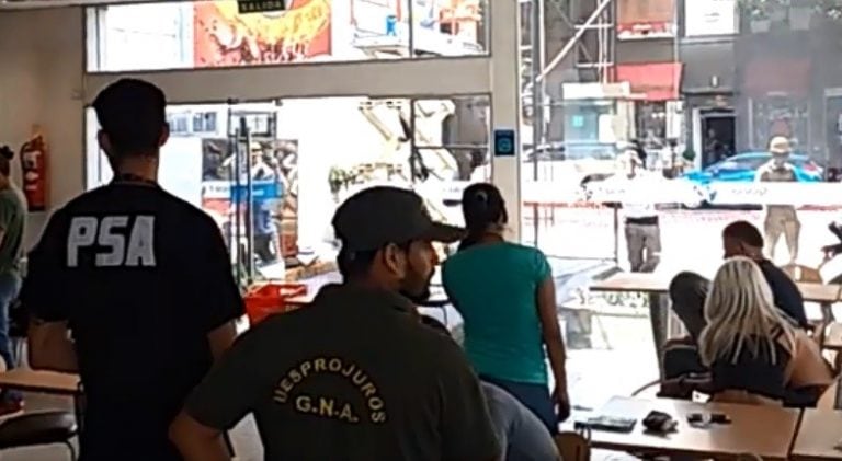 Operativo antidroga en una estación de servicio del centro.