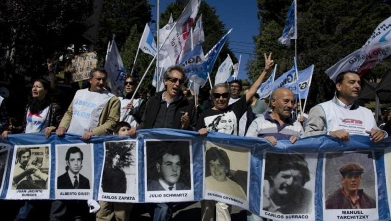 Rubén Marigo en una marcha por el Día de la Memoria (Foto: Río Negro).