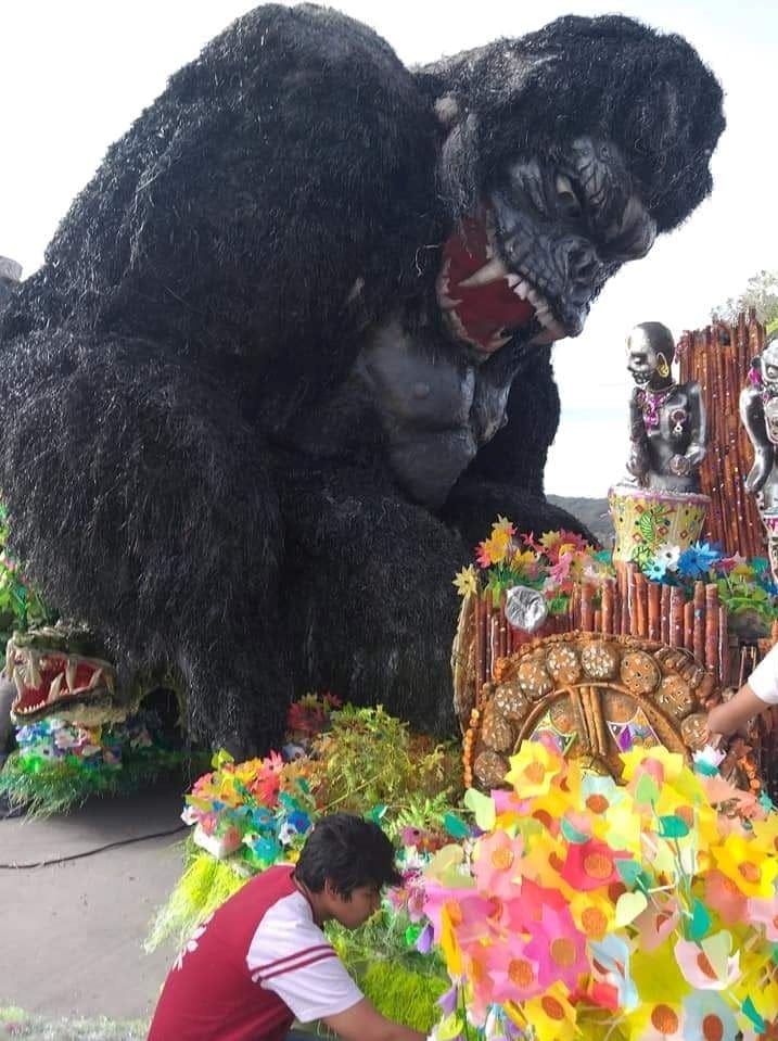 El enorme King Kong de la EET N° 1 "Gral. Savio" de Palpalá, que se llevó el 1er. premio en la categoría carrozas técnicas.