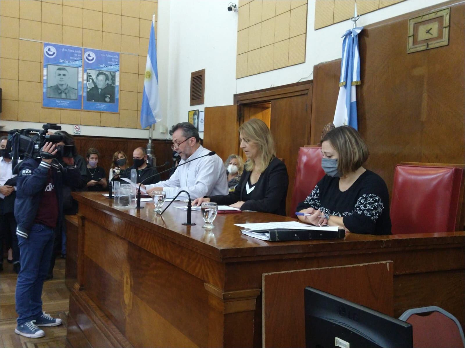 Tal como estaba previsto, de acuerdo al Decreto Nº 105, se desarrolló el primer acto legislativo por un nuevo aniversario del Golpe Genocida.