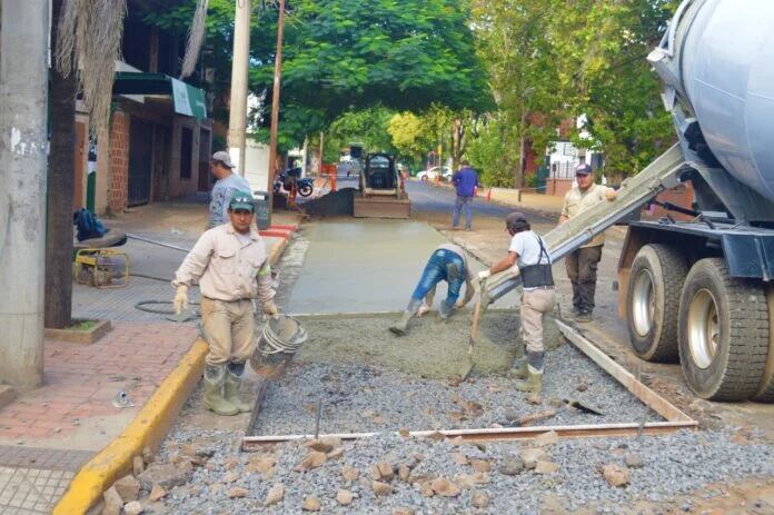 Ejecutan obras para la construcción de una dársena en Posadas.