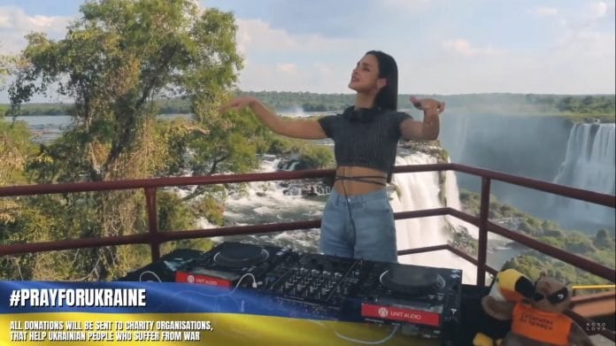 DJ Korolova realizó un streaming en Cataratas.