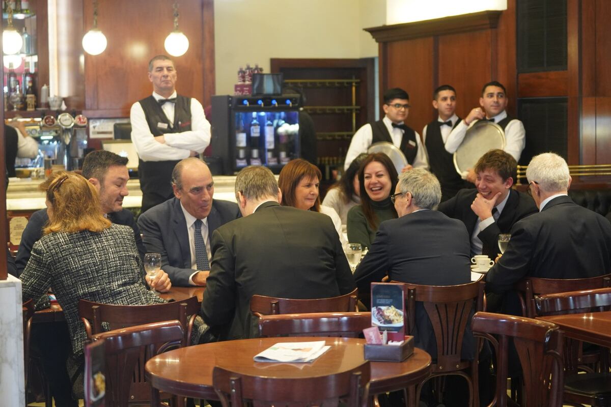 Un ministro generoso: quién pagó la cuenta del desayuno del gabinete de Milei