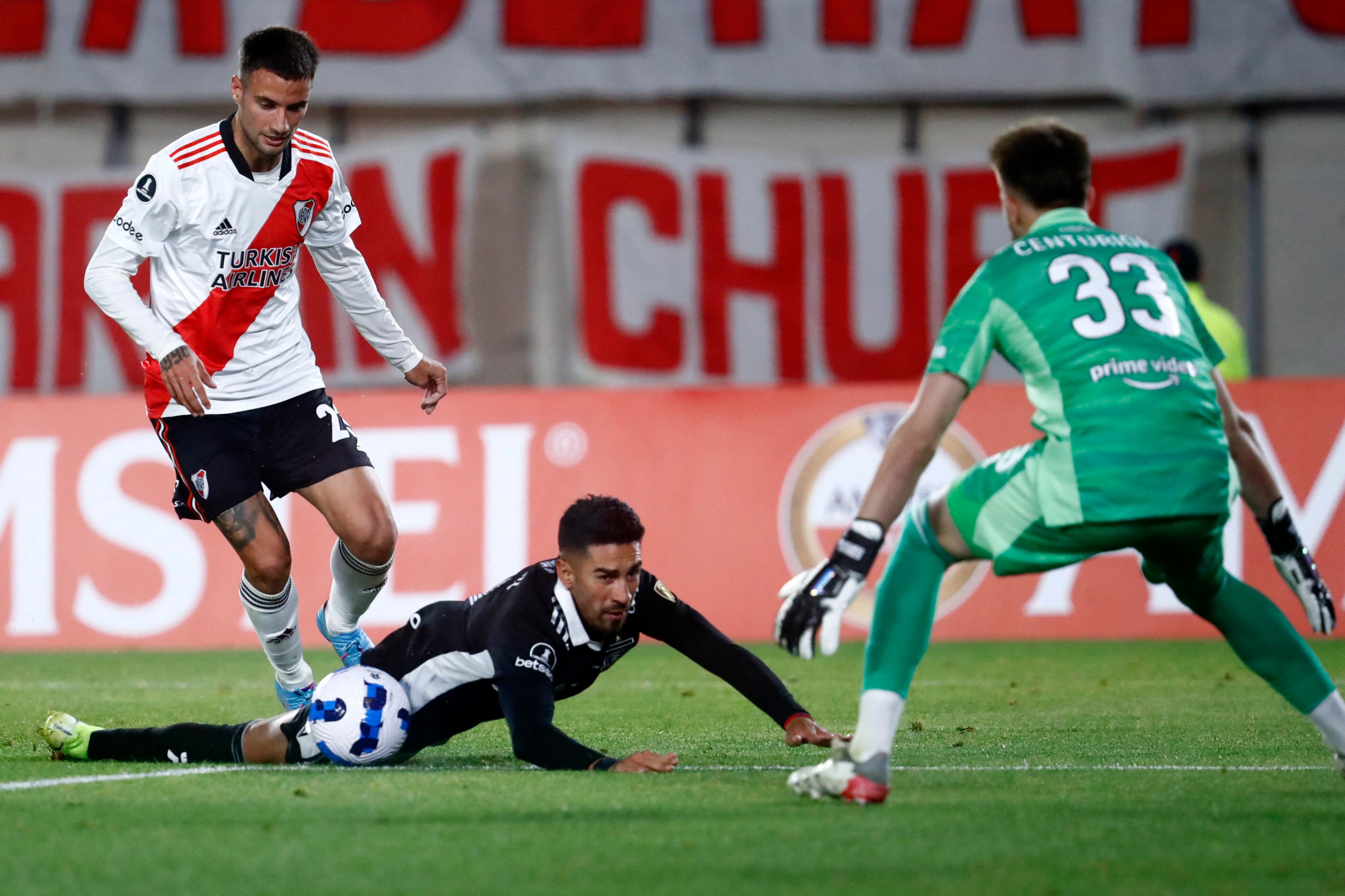 River se impone ante Colo Colo y clasifica a octavos de final.