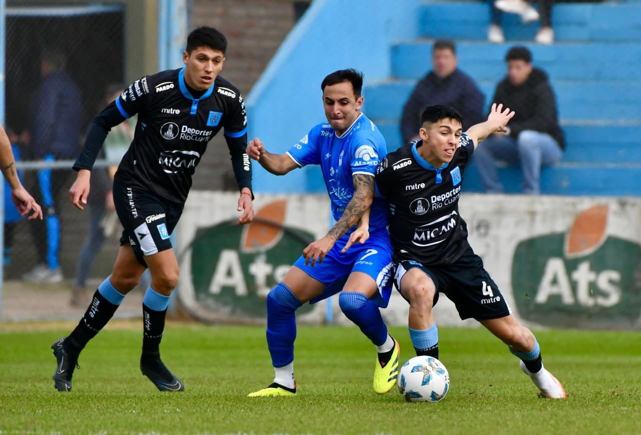 Estudiantes de Río Cuarto enfrentó a Gimnasia y Tiro de Salta por la Primera Nacional. (Tommy Fragueiro / La Voz)