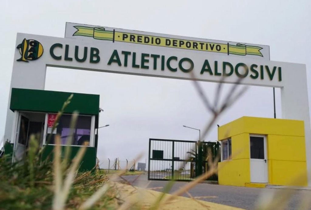 Un adolescente viajó de Rosario a Mar del Plata para jugar en Aldosivi y su representante lo abandonó.