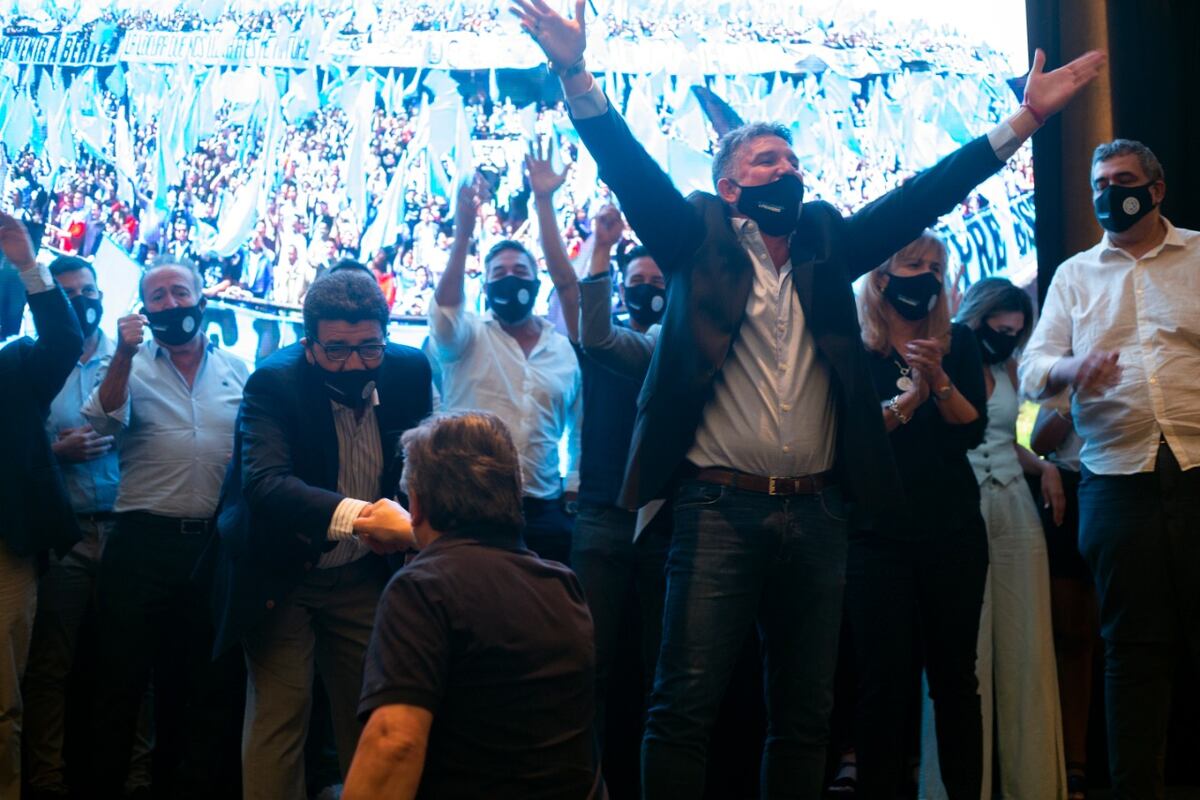Las figuras que acompañaron al Luifa Artime en la presentación de su proyecto