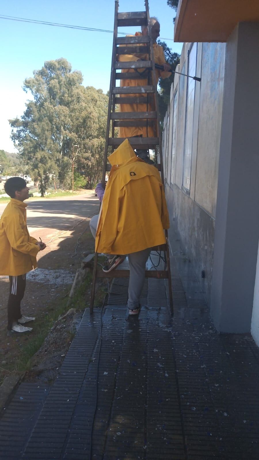 Etapa final de la puesta en valor del Vía Crucis del cementerio